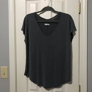 Maurice’s grey vneck T-shirt L
